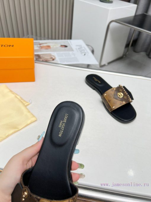 Louis Vuitton 2024 Spring/Summer This LV Frame Flat Bottomed Cool Mop Is Made Of Louis Vuitton m1tariz2 - Image 8