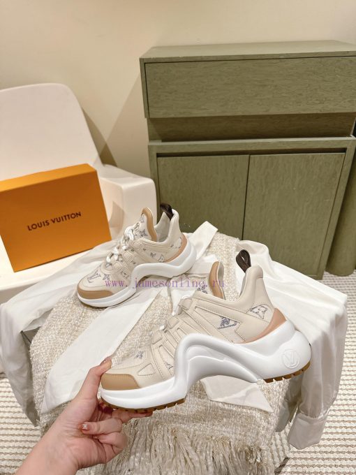 | ²⁰²4 𝐬𝐬  🤍🤎The New Color Series Of LV Synchronized Dad Shoes Showcases Youthful Vitality And ux6rd8gj - Image 4