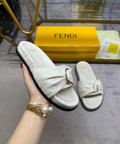 FENDI's Latest Popular Flat Bottom Slippers Equipped With Knotted Ties Gold Finish Metal Parts j669dw5u