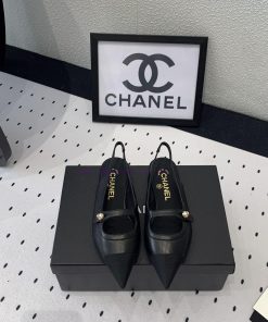 Chanel's New Mary Jane Sandals Exude Irresistible Luxury And Elegance With Super Fairy Versatil cqy58f4l