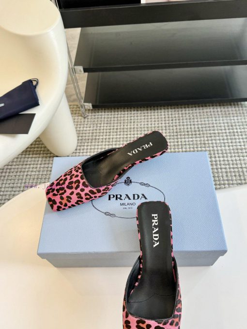 Prada 24/Show Style Satin Square Toe Triangle Heel High HeelsWearing The Elegant And Intellectu 43ior3no - Image 5