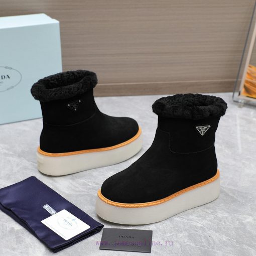 Top TierPrada 2024 Vs Autumn/Winter Latest Explosive Fur Boot SeriesRound Headed Triangular Buc hnux70py - Image 3