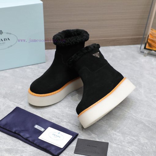 Top TierPrada 2024 Vs Autumn/Winter Latest Explosive Fur Boot SeriesRound Headed Triangular Buc hnux70py - Image 15