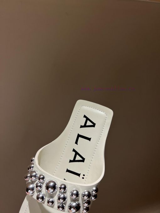 The MostAlaia 24ss Flat Bottomed Ultra Soft Bottom Rivet Toe Clamp SlippersThe Super Chic Desig 0g29vafb - Image 9