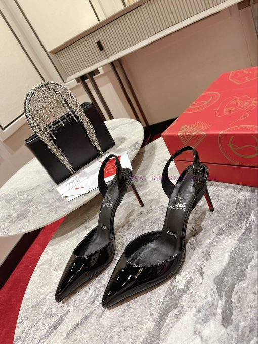 Wearing A Set Of Single Shoes. W️The Inspiration For This Season's New Product O Marylin Comes qz560qzi - Image 2