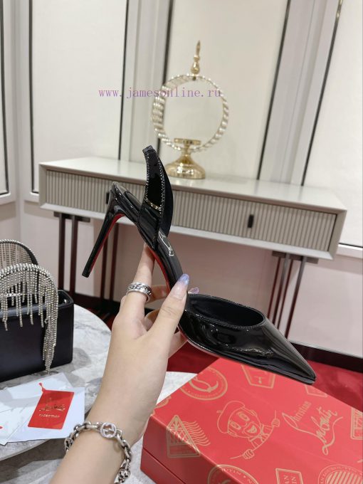 Wearing A Set Of Single Shoes. W️The Inspiration For This Season's New Product O Marylin Comes qz560qzi - Image 16