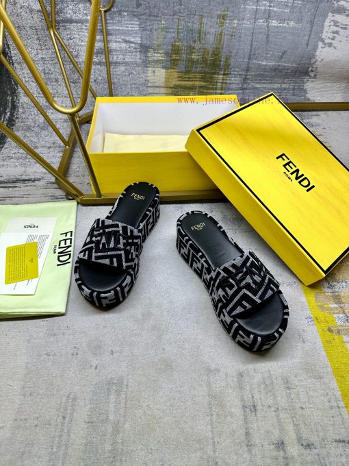 FENDI's Latest Popular Broadband Thick Soled Slippers Are Made Of Gray Denim Material With The useh02ez - Image 5