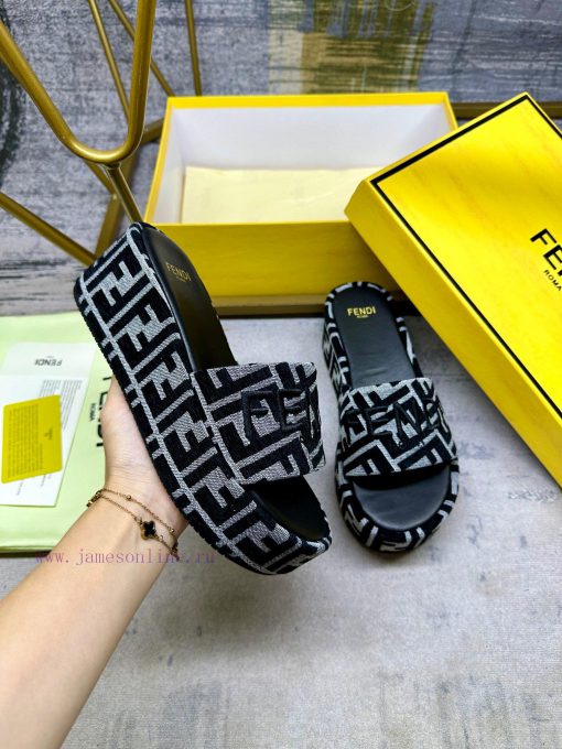 FENDI's Latest Popular Broadband Thick Soled Slippers Are Made Of Gray Denim Material With The useh02ez - Image 8