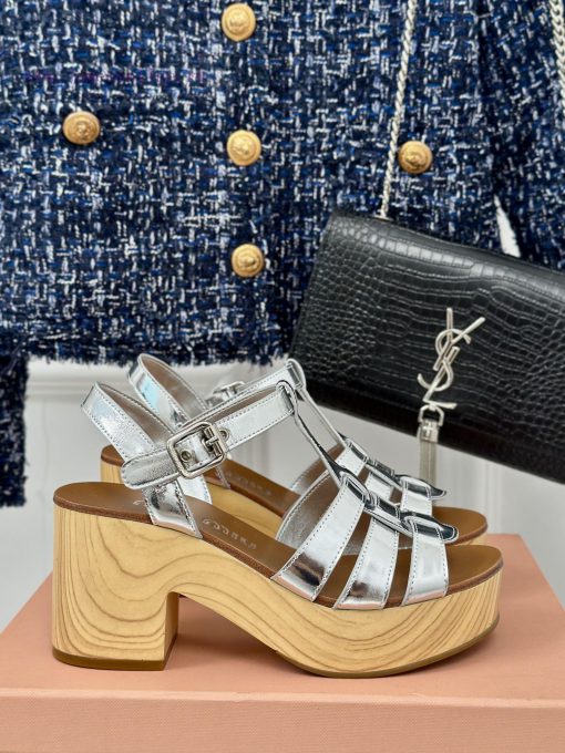 MIU MIU/Miu Miu Classic Waterproof Platform Thick Heel Pig Cage SandalsThis Sandal Is Really Cu hfm9xk67