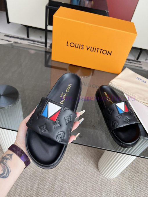 Louis Vuitton's 2024 Autumn And Winter New Slippers Are On The Market With 11 High-end Customiz a759qjr4 - Image 2