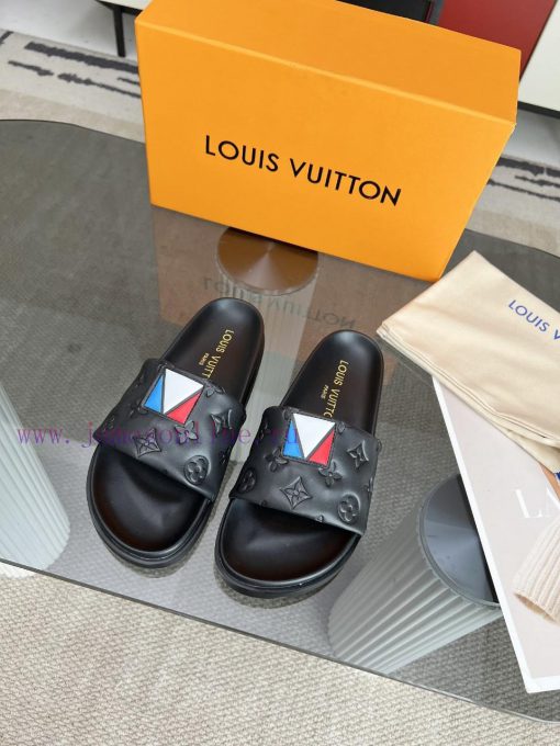 Louis Vuitton's 2024 Autumn And Winter New Slippers Are On The Market With 11 High-end Customiz a759qjr4 - Image 4