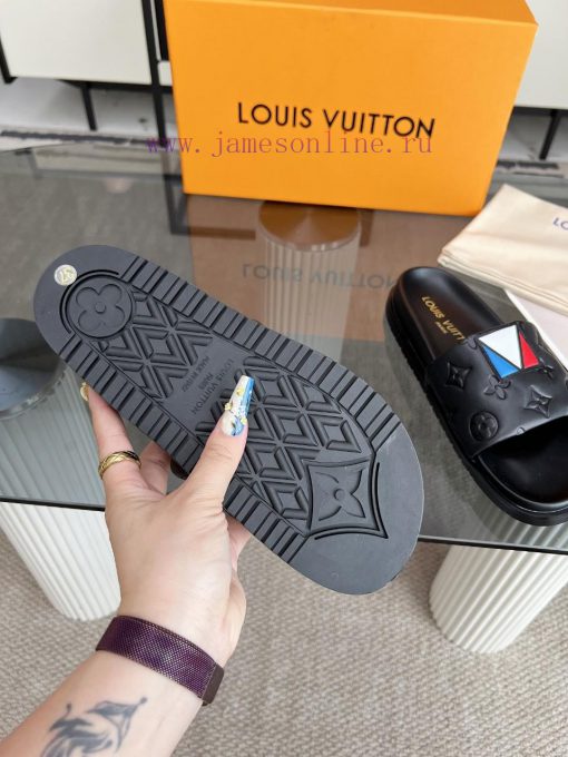 Louis Vuitton's 2024 Autumn And Winter New Slippers Are On The Market With 11 High-end Customiz a759qjr4 - Image 7