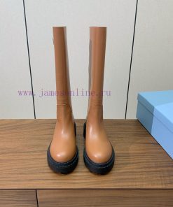 The Classic Design Of Prada Autumn And Winter Boots With Texture And Details That Fill The Sole srljiu6a