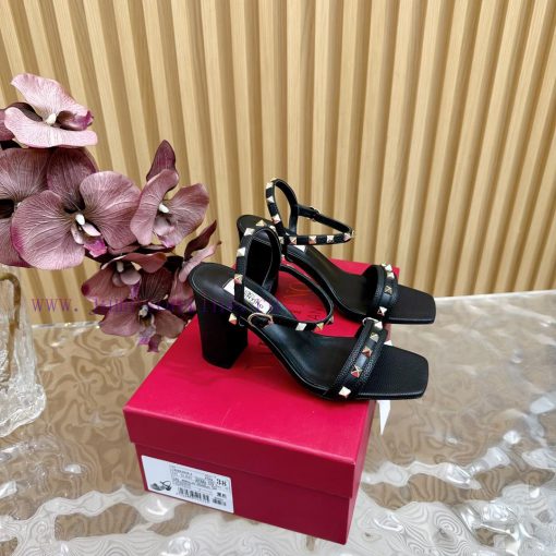 -- New Warren——————2024 Top Valentino Paris Fashion Show Launch Valentino Thick Heel Riveted Sa 1n8fv96h