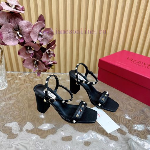 -- New Warren——————2024 Top Valentino Paris Fashion Show Launch Valentino Thick Heel Riveted Sa 1n8fv96h - Image 7