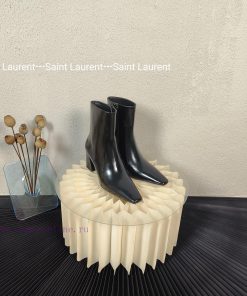 Yves Saint LaurentYves Saint Laurent𝙔𝙫𝙚𝙨 𝙎𝙖𝙞𝙣𝙩 𝙇𝙖𝙪𝙧𝙚𝙣𝙩Saint Laurent Chelsea Short Boots Thick H 4ansqcro