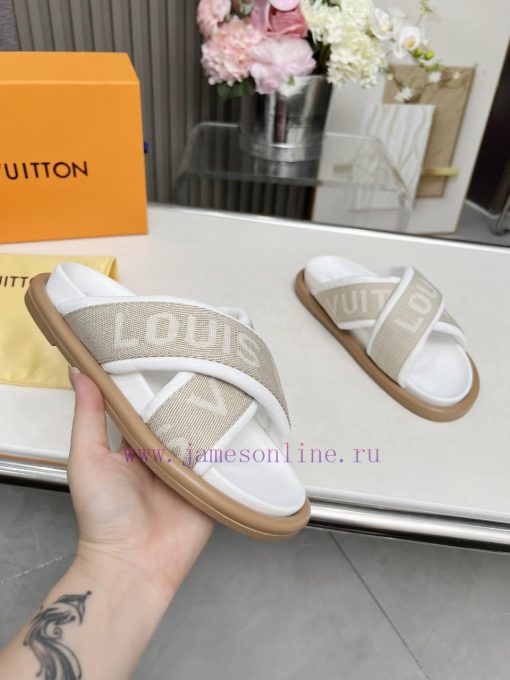 Louis Vuitton's New Spring And Summer Slippers Are On The Market With 11 High-end Customization ye9u8el6 - Image 3