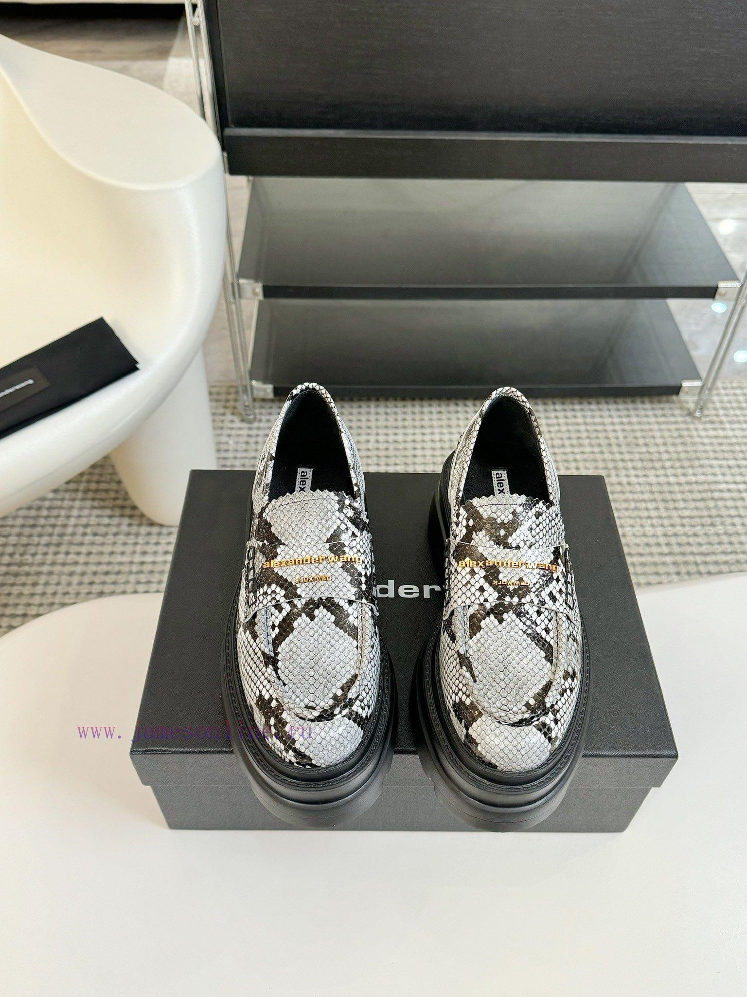 𝐀𝐥𝐞𝐱𝐚𝐧𝐝𝐞𝐫 𝐖𝐚𝐧𝐠 The Clean And Stylish Image Of Alexander King's Loafers Is Deeply Rooted In Peo fj92jvz7 - Image 2