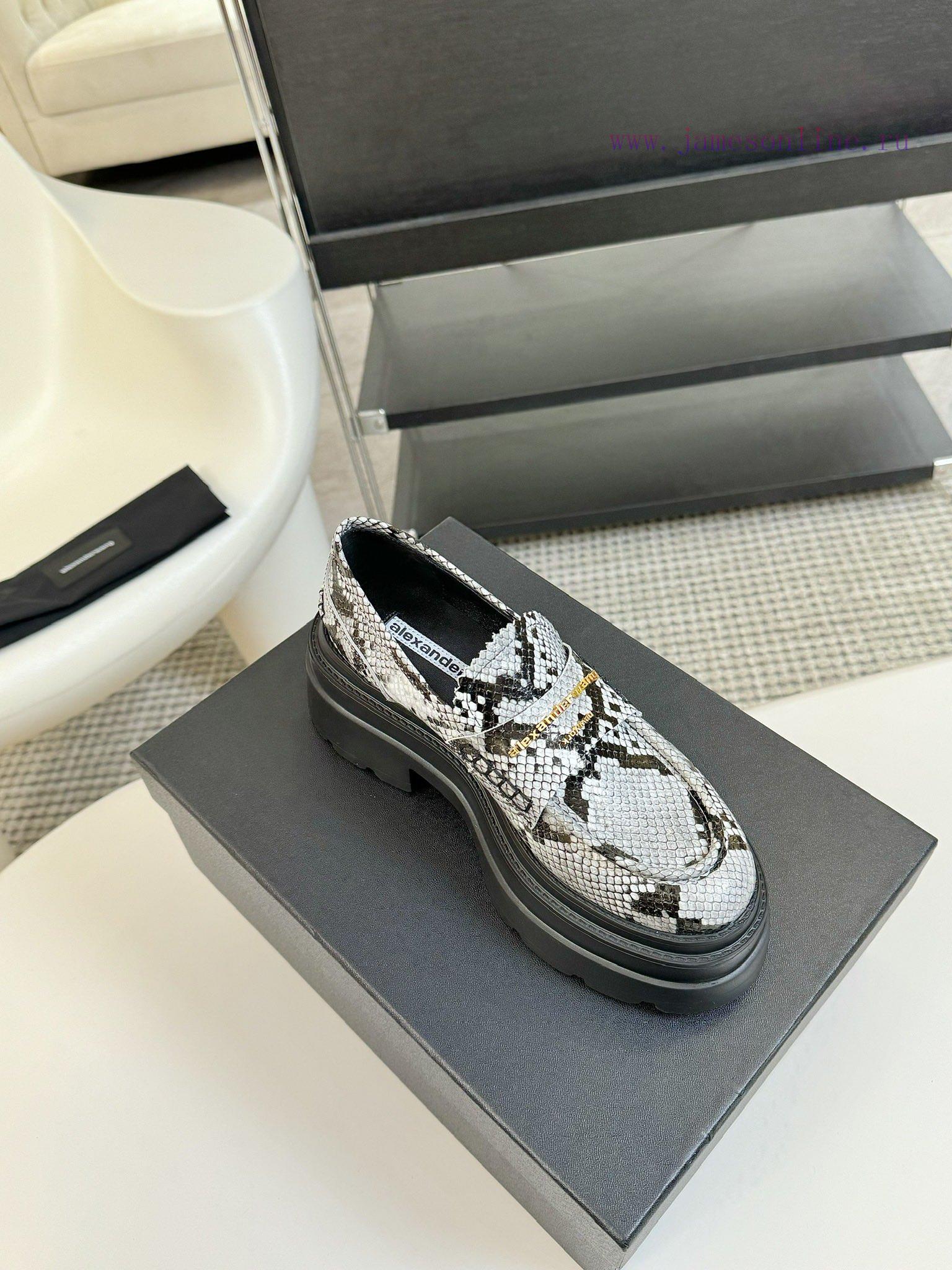 𝐀𝐥𝐞𝐱𝐚𝐧𝐝𝐞𝐫 𝐖𝐚𝐧𝐠 The Clean And Stylish Image Of Alexander King's Loafers Is Deeply Rooted In Peo fj92jvz7 - Image 3