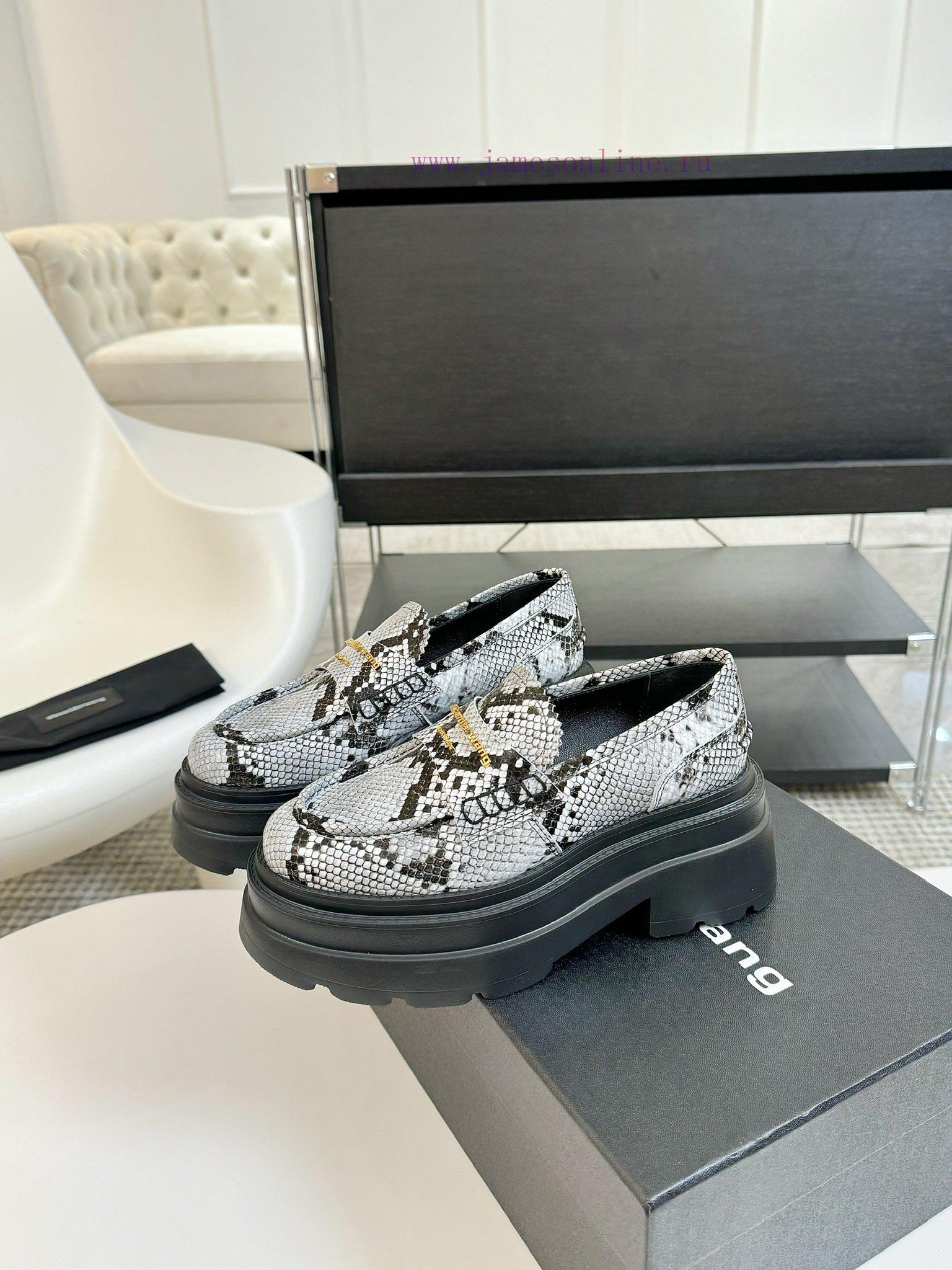 𝐀𝐥𝐞𝐱𝐚𝐧𝐝𝐞𝐫 𝐖𝐚𝐧𝐠 The Clean And Stylish Image Of Alexander King's Loafers Is Deeply Rooted In Peo fj92jvz7 - Image 4