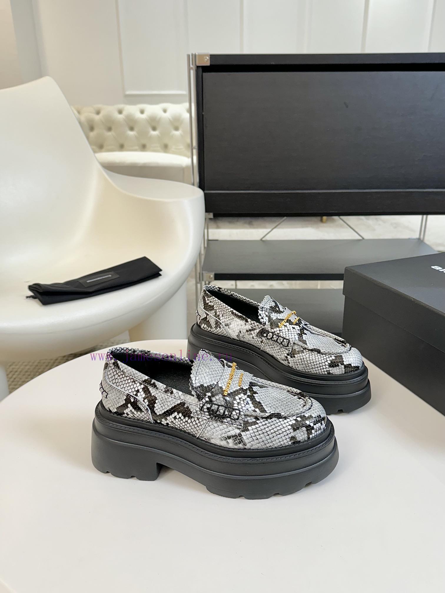 𝐀𝐥𝐞𝐱𝐚𝐧𝐝𝐞𝐫 𝐖𝐚𝐧𝐠 The Clean And Stylish Image Of Alexander King's Loafers Is Deeply Rooted In Peo fj92jvz7 - Image 5