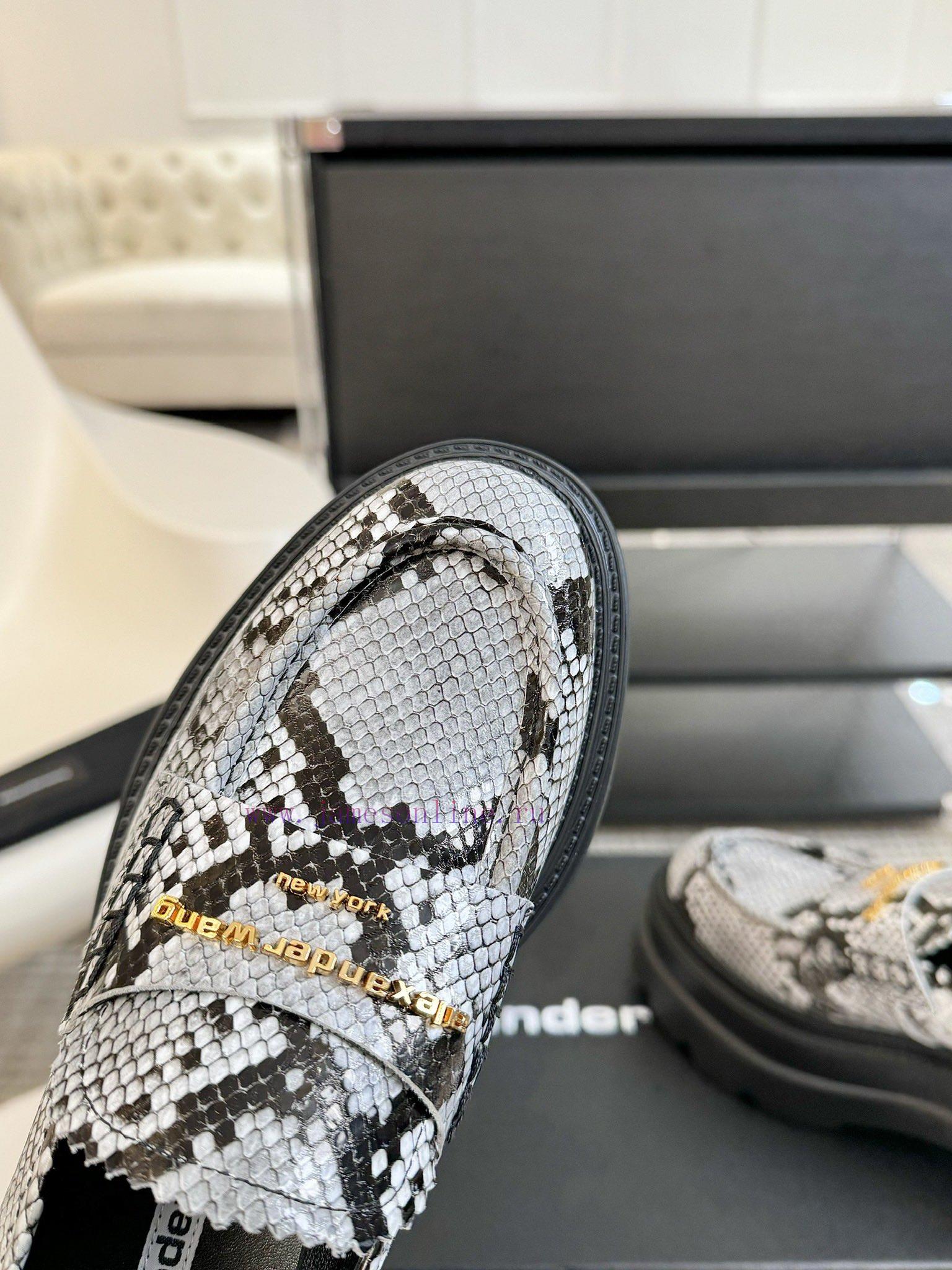 𝐀𝐥𝐞𝐱𝐚𝐧𝐝𝐞𝐫 𝐖𝐚𝐧𝐠 The Clean And Stylish Image Of Alexander King's Loafers Is Deeply Rooted In Peo fj92jvz7 - Image 7