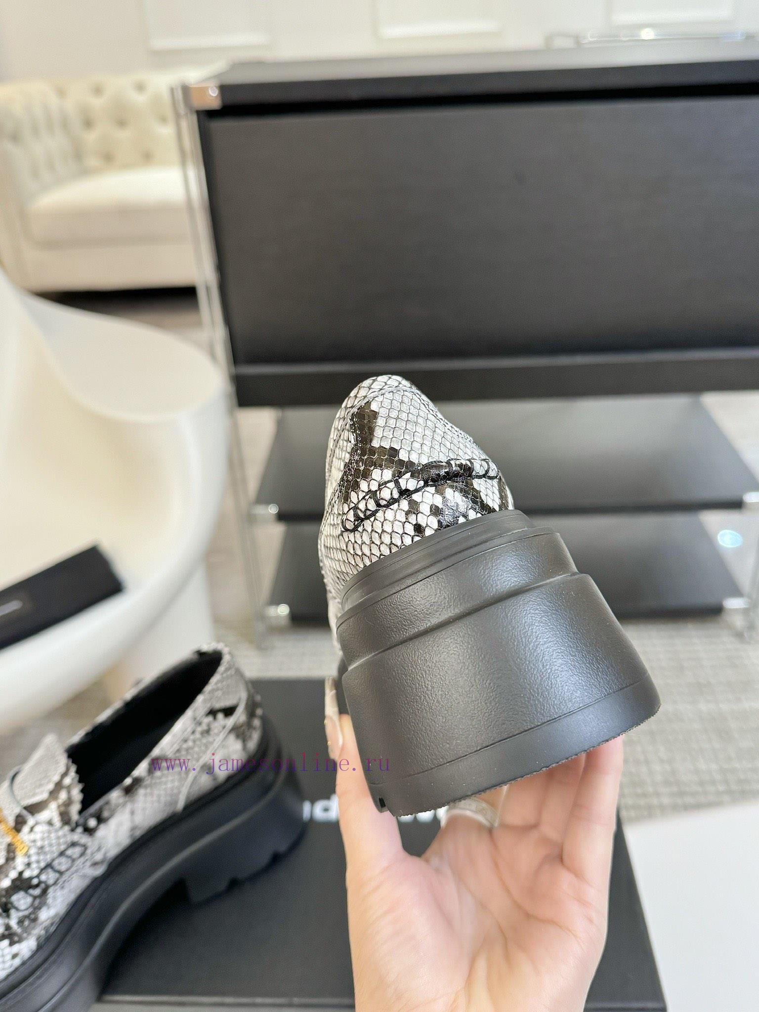 𝐀𝐥𝐞𝐱𝐚𝐧𝐝𝐞𝐫 𝐖𝐚𝐧𝐠 The Clean And Stylish Image Of Alexander King's Loafers Is Deeply Rooted In Peo fj92jvz7 - Image 8
