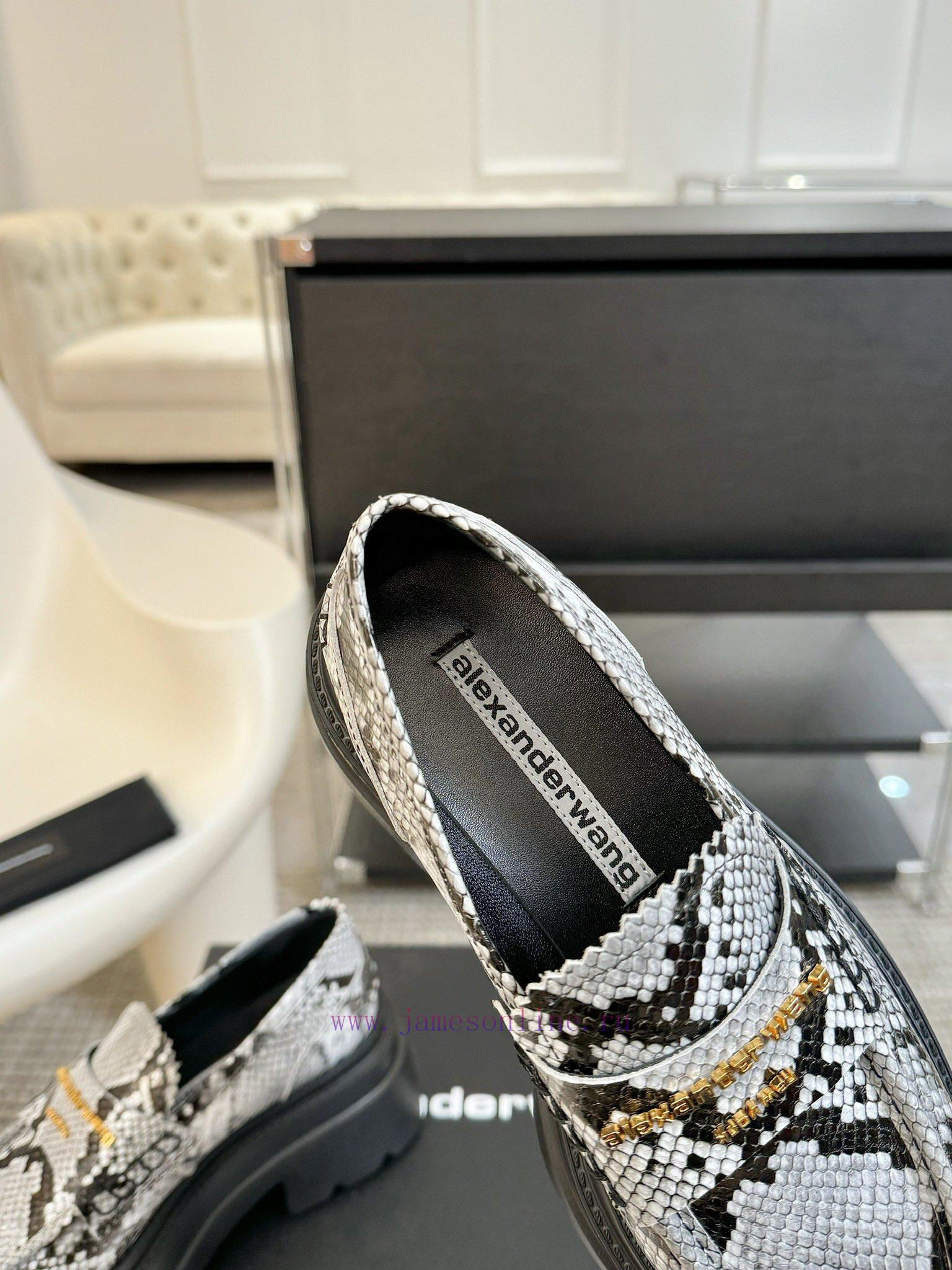 𝐀𝐥𝐞𝐱𝐚𝐧𝐝𝐞𝐫 𝐖𝐚𝐧𝐠 The Clean And Stylish Image Of Alexander King's Loafers Is Deeply Rooted In Peo fj92jvz7 - Image 9