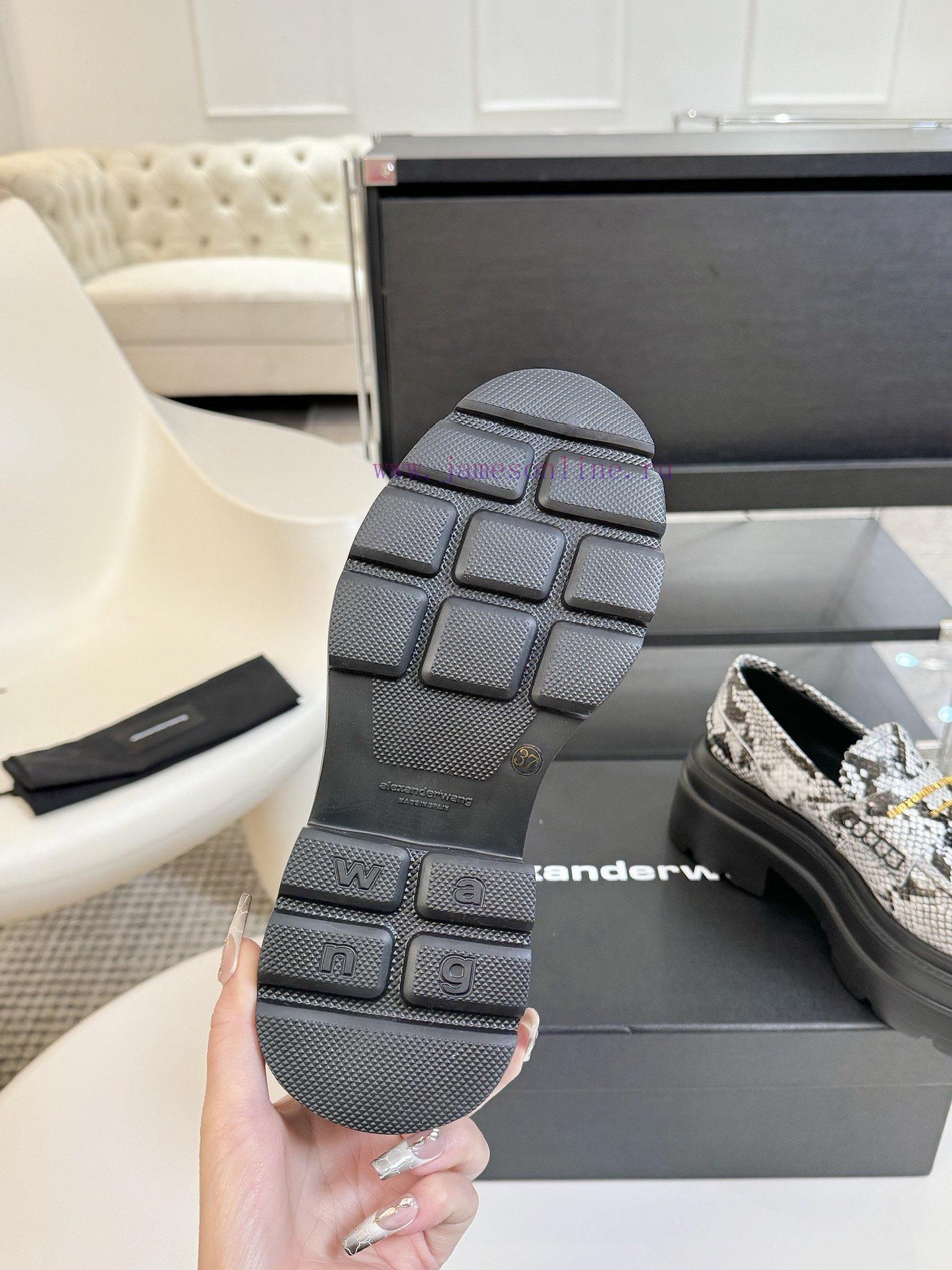 𝐀𝐥𝐞𝐱𝐚𝐧𝐝𝐞𝐫 𝐖𝐚𝐧𝐠 The Clean And Stylish Image Of Alexander King's Loafers Is Deeply Rooted In Peo fj92jvz7 - Image 10