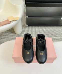 Miu Miu's New Elastic Ballet Loafers For The 2025 Spring/Summer Fashion Week Really Melt People yrt0lo5q