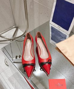 2025 Early Spring New Valentino Spring/Summer New Product Double Leather Splicing Single ShoeTh zuaxs0nx