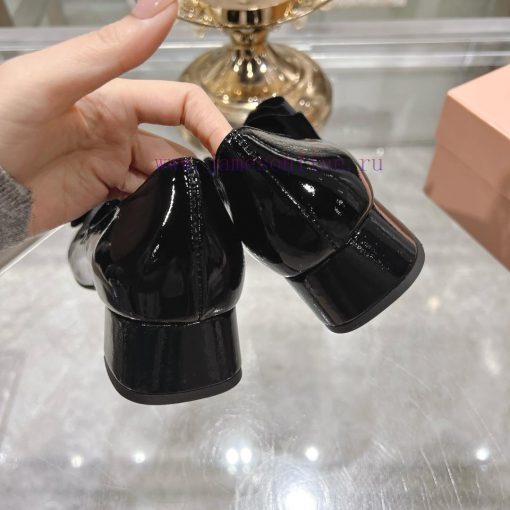 Top TierMIU MIU SS25 Early Spring Fashion Show New Retro Thick Heel Round Head Mary Jane Bow El cjeogsqu - Image 9