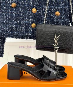 Embossed 310L * V Donkey Brand Classic Explosive Hollow Out DesignThick Heeled SlippersThe Fabr 9sp0spt7