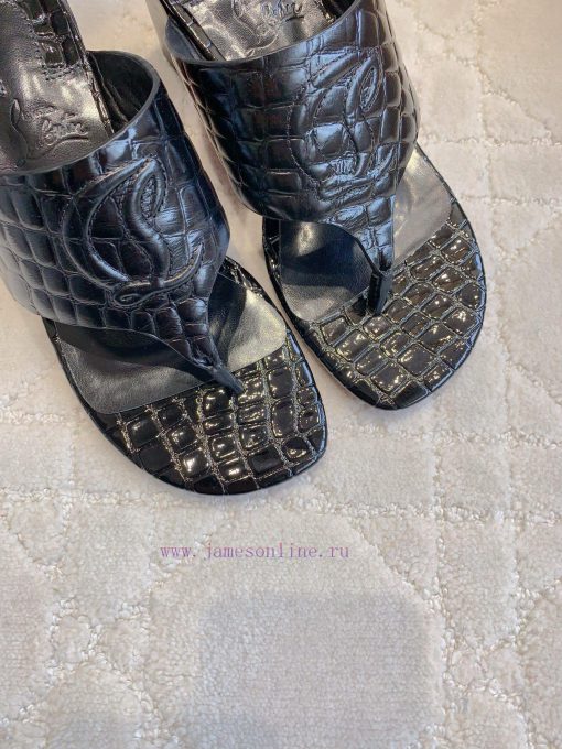 Christian Louboutin's New Crocodile Patterned Thick Heel Clip Toe Slippers Are Simple And Versa hc7efrym - Image 6