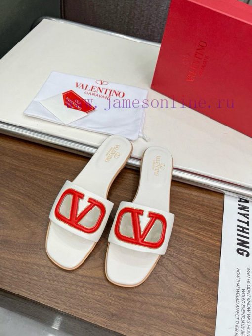 Top Notch ️️️ 2025 Spring/Summer Wu Qianyu New Valentino Hollow Flat Slippers With 3D Pressing 6jt9jakf