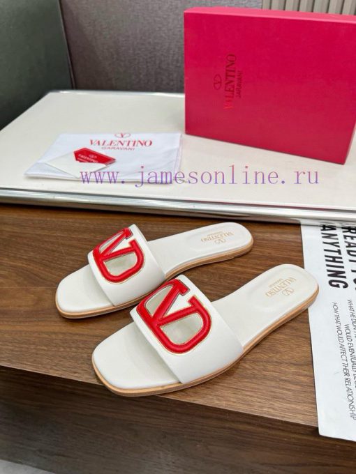 Top Notch ️️️ 2025 Spring/Summer Wu Qianyu New Valentino Hollow Flat Slippers With 3D Pressing 6jt9jakf - Image 4