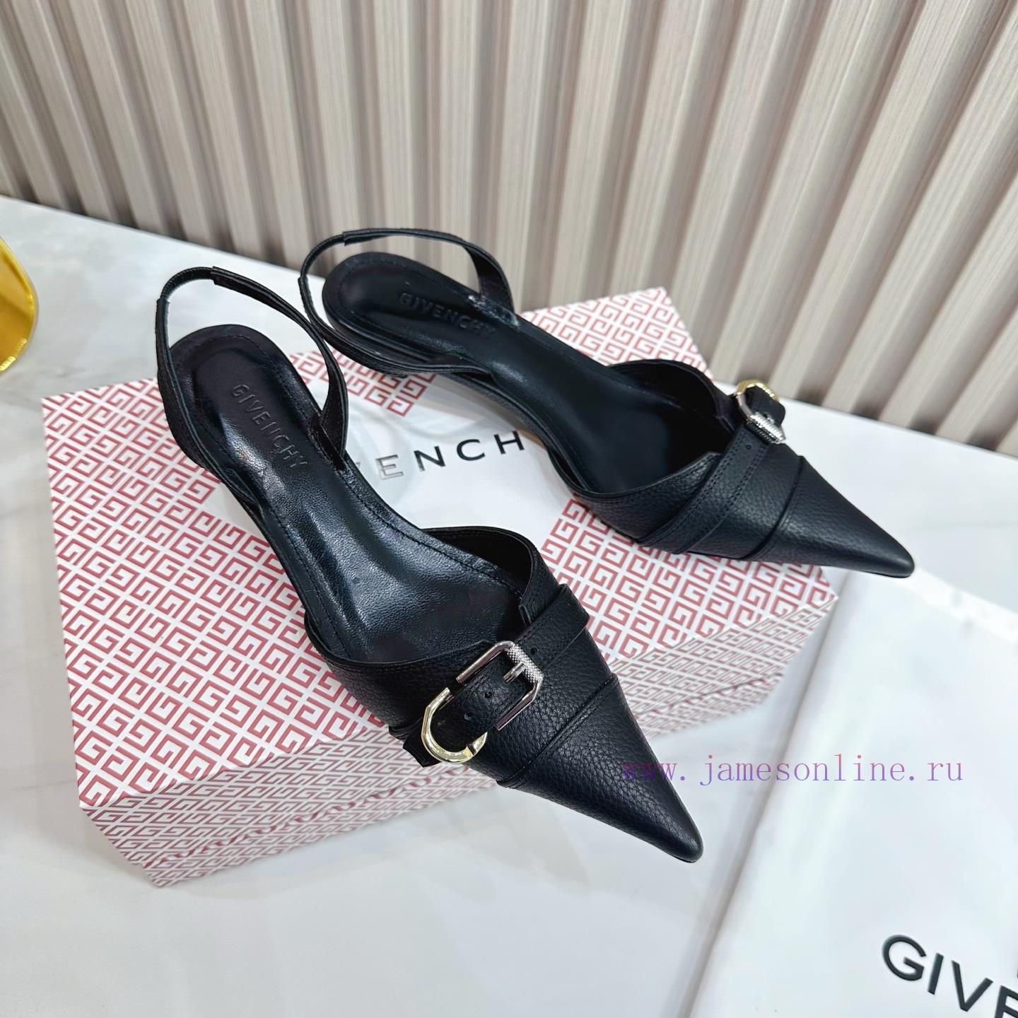 In 2025 SSS Launches GIVENCHY's Spring And Summer New Collection - The Brand's Iconic Retro Ele 4ewpbj5d
