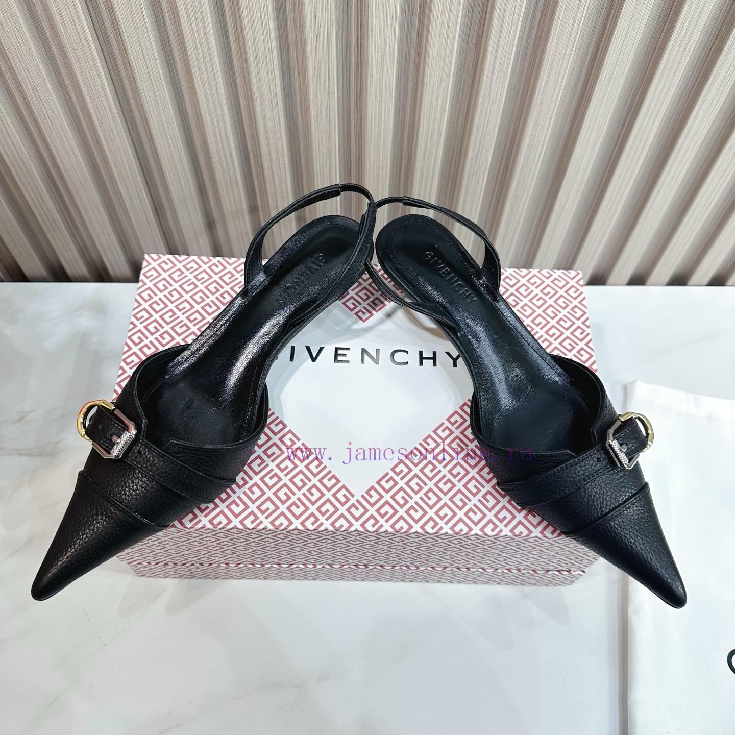 In 2025 SSS Launches GIVENCHY's Spring And Summer New Collection - The Brand's Iconic Retro Ele 4ewpbj5d - Image 4