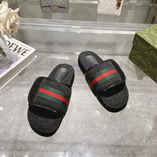 P Unisex GG Gucciucci SlippersGucci Women's Signature Shoes Highlight A Striking Theme With A F izxtizax - Image 4