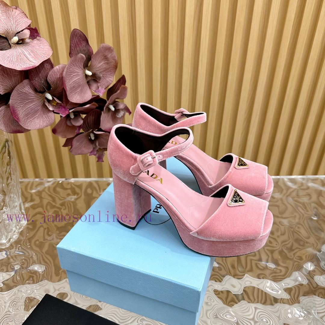 Prada Original 11 Remakes———————————————2024 Prada Early Spring Fashion Show T-stage Hot Produc 3xwlwkp4 - Image 2