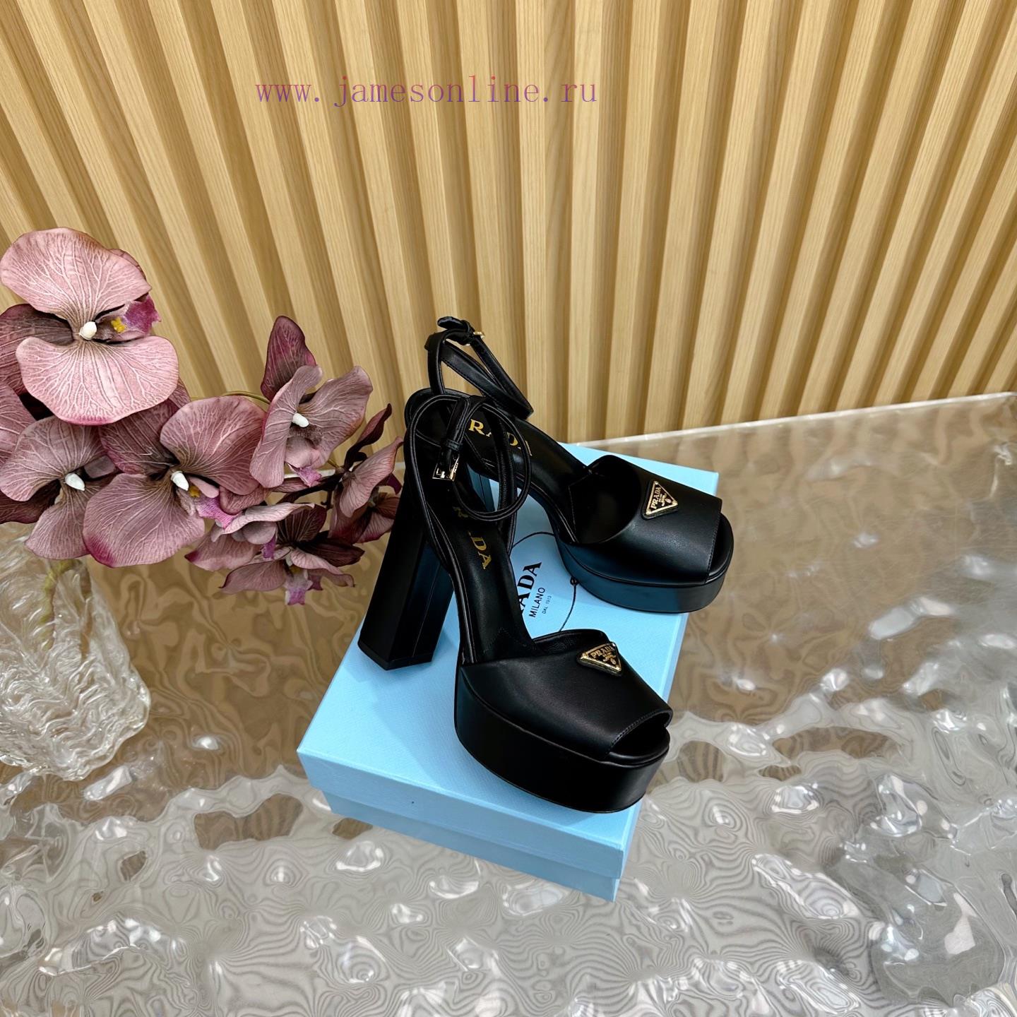 Prada Original 11 Remakes———————————————2025 Prada Early Spring Fashion Show T-stage Hot Produc iuqn3335 - Image 3