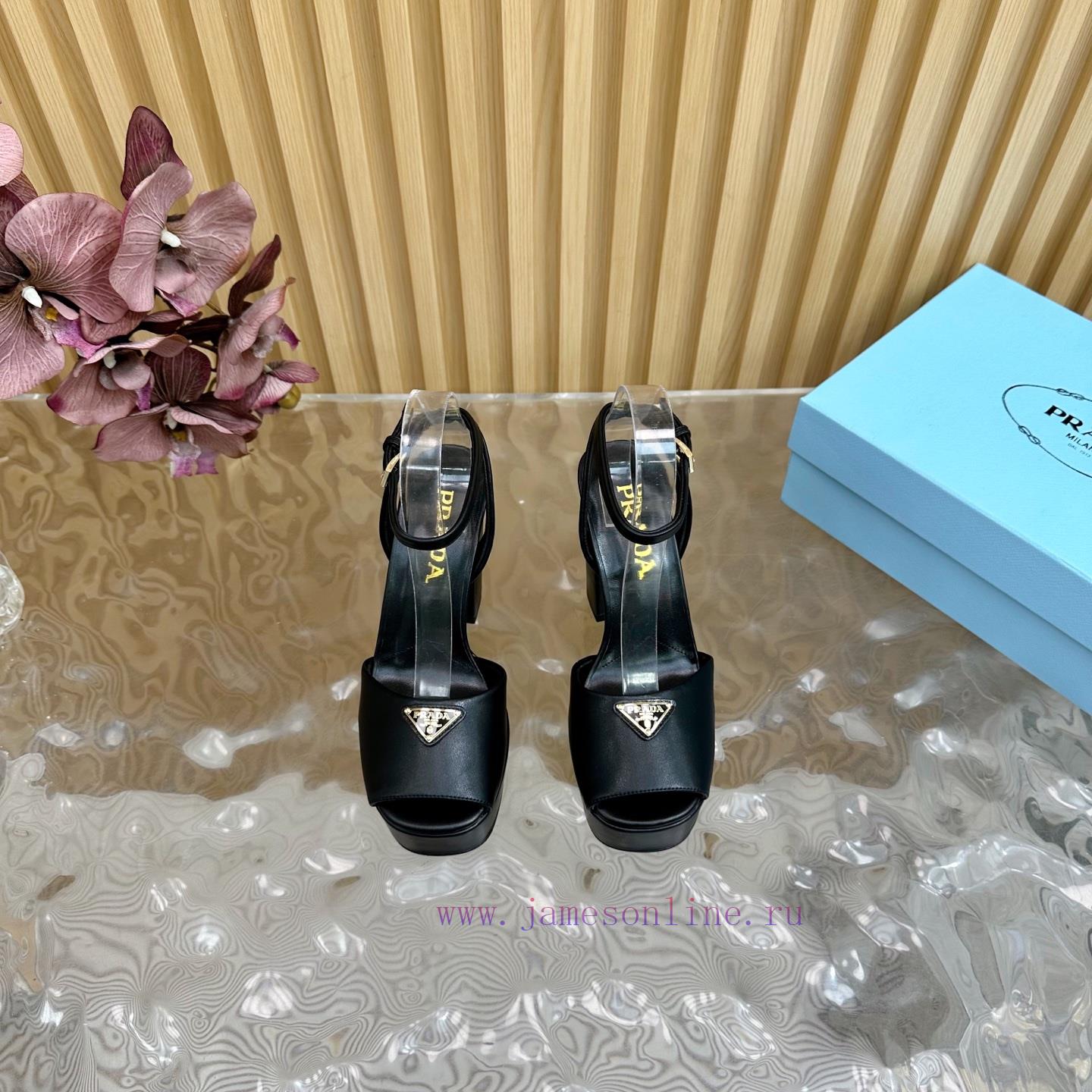 Prada Original 11 Remakes———————————————2025 Prada Early Spring Fashion Show T-stage Hot Produc iuqn3335 - Image 5
