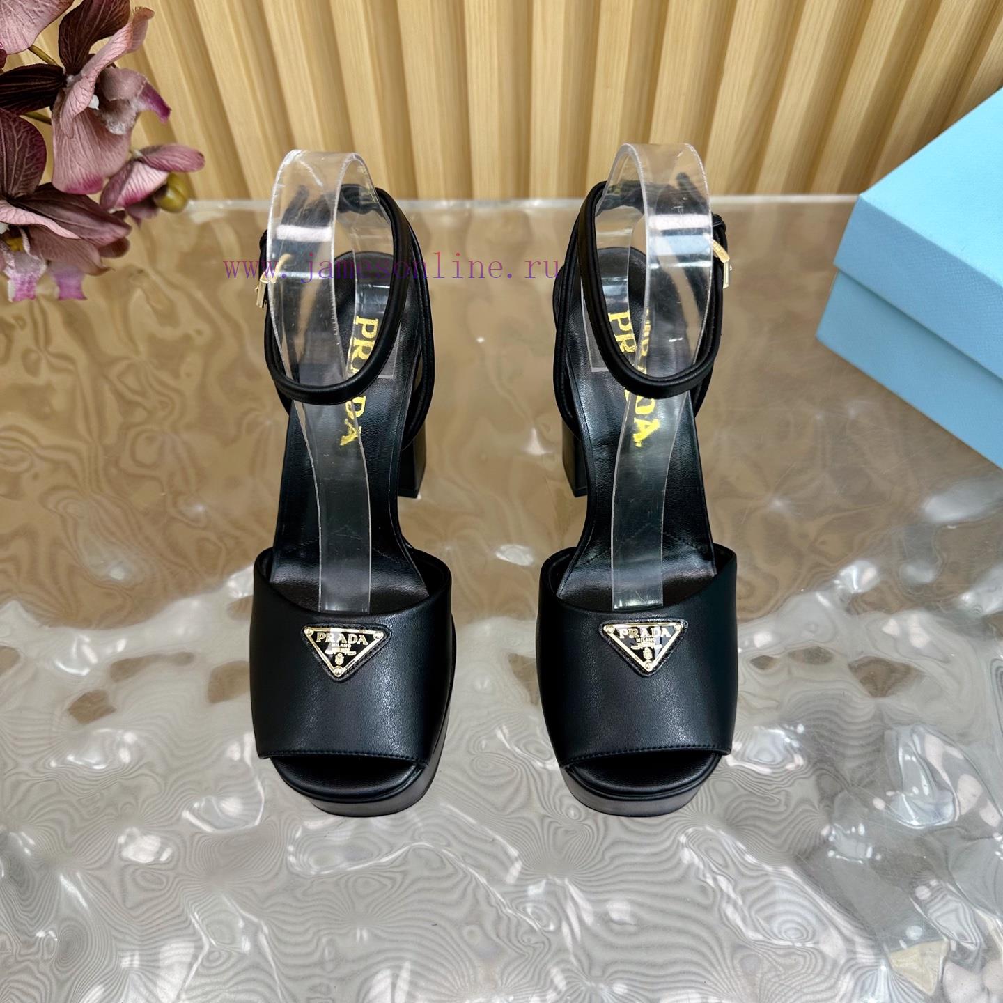 Prada Original 11 Remakes———————————————2025 Prada Early Spring Fashion Show T-stage Hot Produc iuqn3335 - Image 6