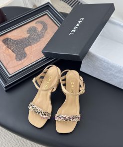 Chanel 25s New Chain SandalsA Simple Yet Not Simplistic Style Don't Make Your Feet Look Thin On j13woykz