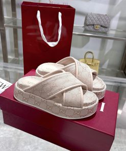 P Women's New GG Gucci Cross Upper Thick Soled SandalsThe Iconic Gucci Logo And Exquisite Patte k77i20q4