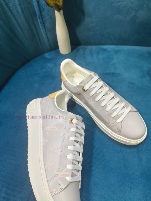 This LV Groovy Platform Sports Shoe Is Made Of Soft Cowhide With Louis Vuitton's Classic Louis bdkpuwvb - Image 10