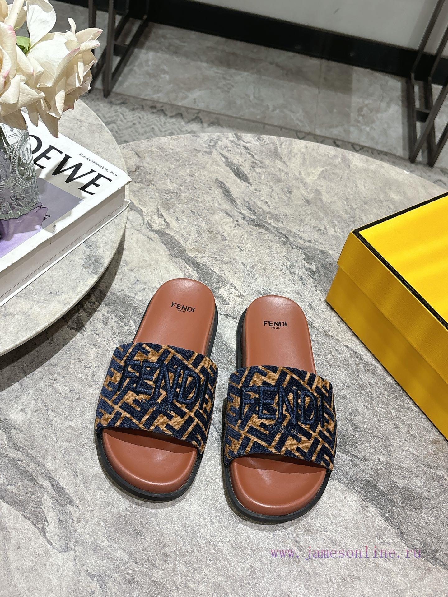 Fendi's Couple's Fashion Show Main Promotion Is The Slipper Series With A New Product Launched. e0f0xp9t - Image 2