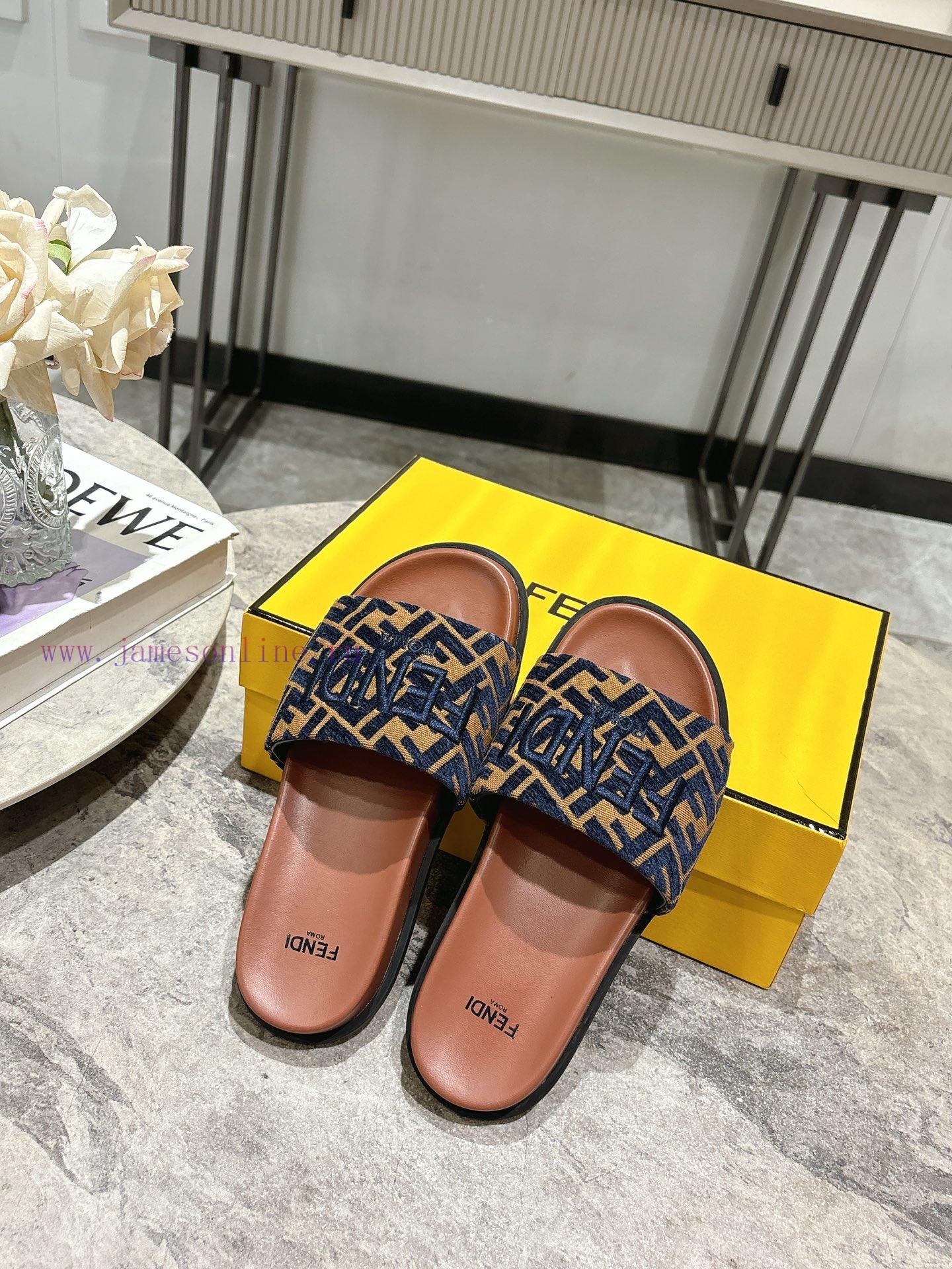 Fendi's Couple's Fashion Show Main Promotion Is The Slipper Series With A New Product Launched. e0f0xp9t - Image 7