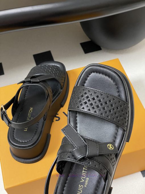The New Maya Series Square Buckle Flat Strap Sandals From The Donkey BrandThis Maya Flatform Sa 4rxwh36t - Image 10