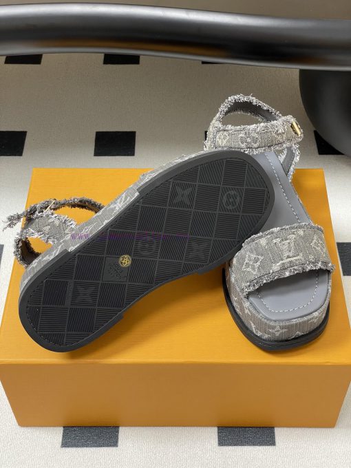 The New Maya Series Square Buckle Flat Strap Sandals From The Donkey BrandThis Maya Flatform Sa 17jb8gcz - Image 9
